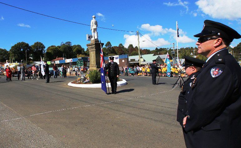 At Dorrigo's main Anzac Day service, the large crowd pauses for one minute's silence. Photo: Vivian Hoskins At Dorrigo's main Anzac Day service, the large crowd pauses for one minute's silence. Photo: Vivian Hoskins